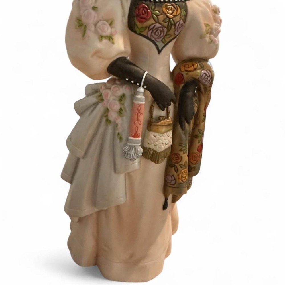 Vintage Avon Mrs Albee Award 2000 Figurine Woman Cream Floral Victorian Style - Picture 2 of 8
